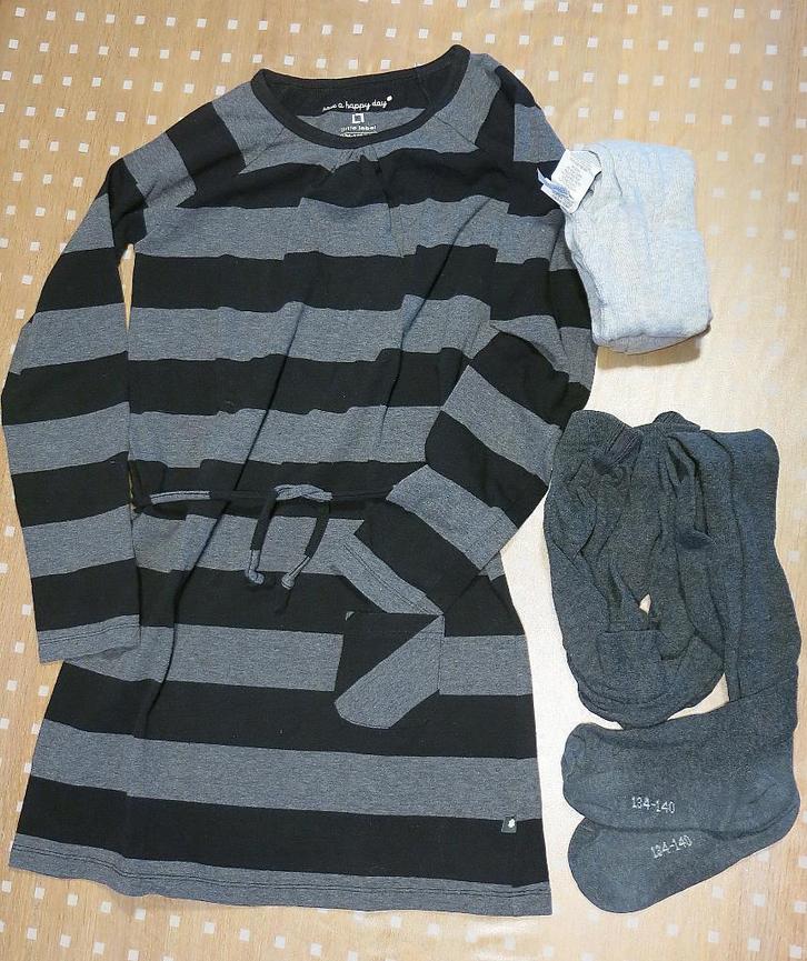 Robe lignée et 2 bas collants, 9-10 ans, excellent état, Kinderen en Baby's, Kinderkleding | Maat 140, Zo goed als nieuw, Meisje