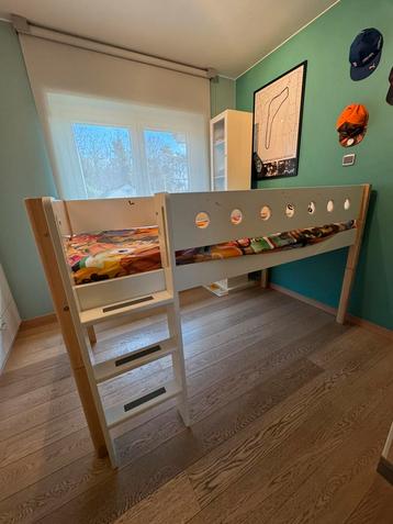 Hoogslaper met dressoir  beschikbaar voor biedingen