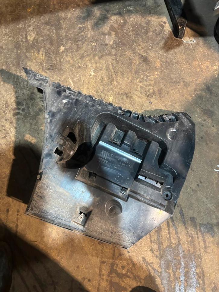 Guide pare-chocs gauche BMW F10 51127184767, Autos : Pièces & Accessoires, Carrosserie & Tôlerie, Pare-chocs, BMW, Gauche, Utilisé