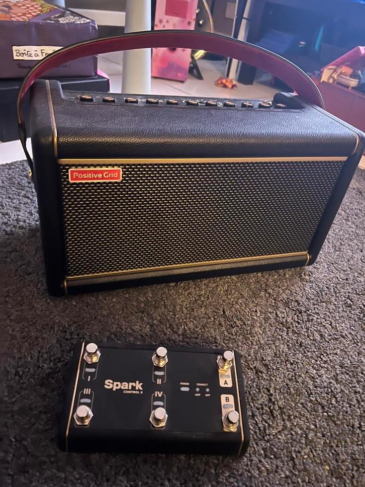 Positive grid : Spark 2 (50w) + accu + footswitch, Muziek en Instrumenten, Versterkers | Bas en Gitaar, Zo goed als nieuw, Ophalen of Verzenden