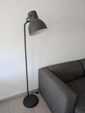 2 staande lampen. 40 euro per stuk. beschikbaar voor biedingen