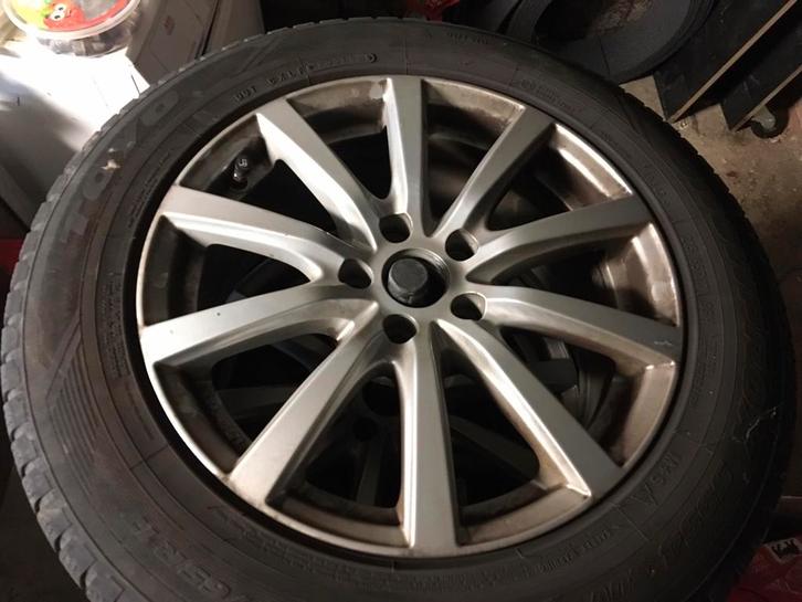 Jantes et pneus hivers 215 65 R 17, Auto-onderdelen, Banden en Velgen, Band(en), Winterbanden, 17 inch, Personenwagen, Gebruikt