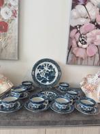 Thee- en desserterijset in het klassieke patroon Blue Willow, Ophalen