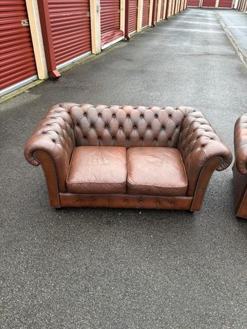 Canapé Chesterfield 2 placées cuir beschikbaar voor biedingen