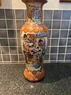 Prachtige Chinese vaas  62 cm hoog gestempeld, Antiek en Kunst, Ophalen