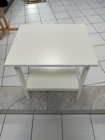 Ikea tafel beschikbaar voor biedingen