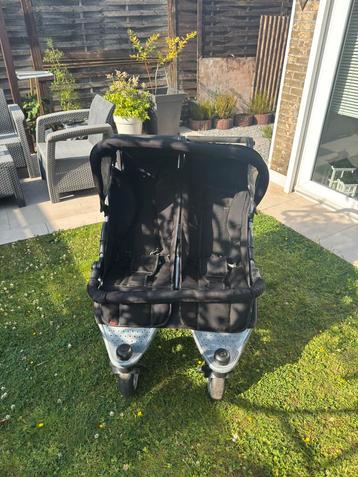 Tweeling kinderwagen voor twee beschikbaar voor biedingen