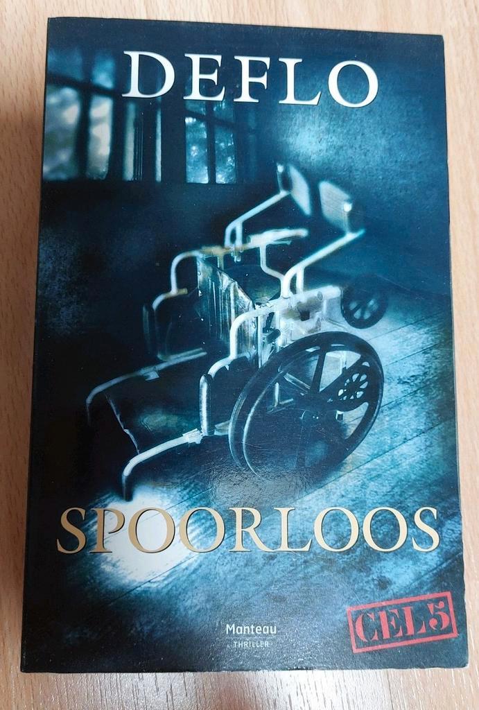 Deflo - Spoorloos, Boeken, Thrillers, Zo goed als nieuw, Ophalen