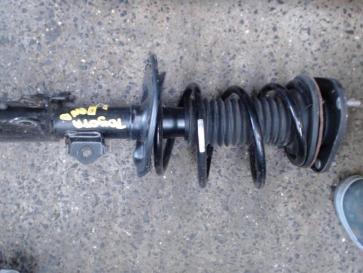 Amortisseur avant droit Toyota Auris 1.6i 91kw 2006-2010, Auto-onderdelen, Ophanging en Onderstel, Toyota, Gebruikt, Ophalen of Verzenden
