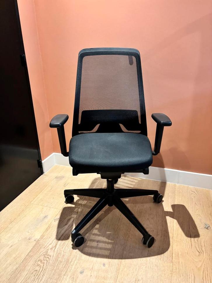 Bureaustoel Interstuhl Every 142E, Huis en Inrichting, Bureaustoelen, Zo goed als nieuw, Bureaustoel, Zwart, Ophalen