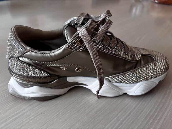 Steven Madden goudkleurige schoenen met steentjes, Kleding | Dames, Schoenen, Gedragen, Sneakers, Overige kleuren, Ophalen of Verzenden