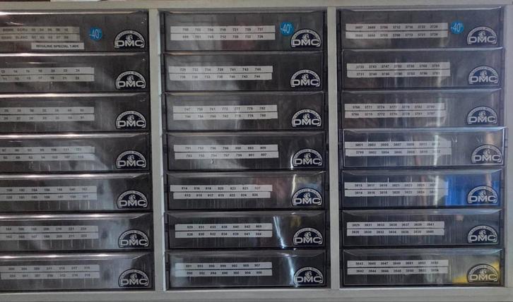 MEUBLE DMC  blanc 21 tiroirs, Hobby & Loisirs créatifs, Broderie & Machines à broder, Utilisé, Autres types, Enlèvement