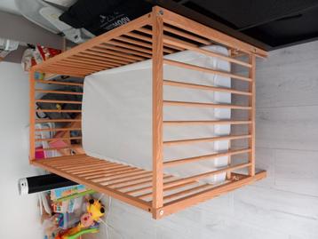 Babybedje met matras beschikbaar voor biedingen
