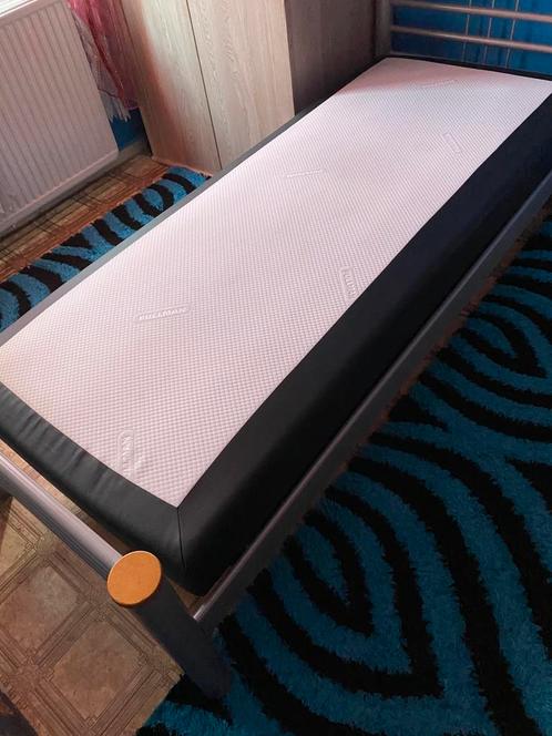 Bed + matrassen, Huis en Inrichting, Slaapkamer | Bedden, Zo goed als nieuw, Ophalen