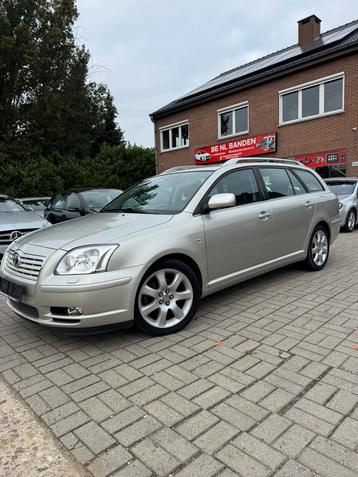 Toyota avansis 2.0 benzine met airco heel proper beschikbaar voor biedingen