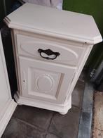 Nachtkastjes + commode met spiegel, Huis en Inrichting, Woonaccessoires | Zuilen en Pilaren, Ophalen