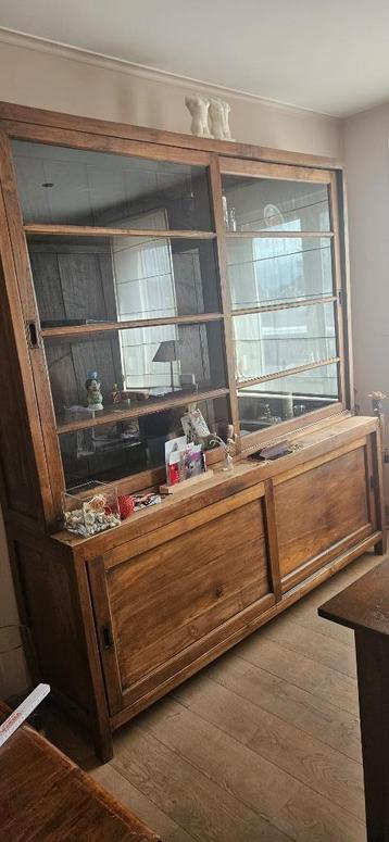 kast,stoelen en tafel,zetel alles in zeer goede staat beschikbaar voor biedingen