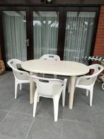 4 chaises et une table de jardin, Empilable, Plastique, Enlèvement, Utilisé