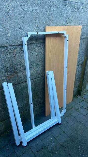 Bureau 80x60 beschikbaar voor biedingen
