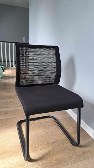 Stoelen (lot van 8) beschikbaar voor biedingen