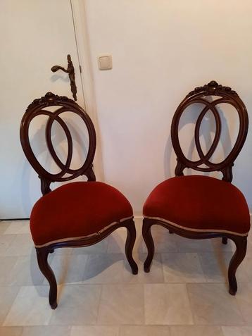 Antieke stoelen  beschikbaar voor biedingen