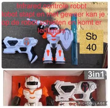 Robot die stapt en reageert met licht en geluid wanneer je e beschikbaar voor biedingen