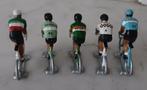 Vijf miniatuur wielrenners met retro truitjes in plastiek, Ophalen of Verzenden, Zo goed als nieuw