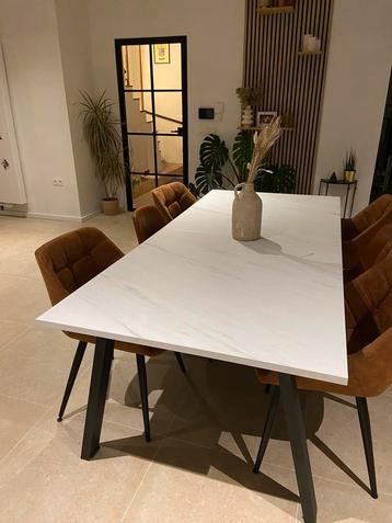 Eettafel, perfecte staat, kan verlengd worden beschikbaar voor biedingen