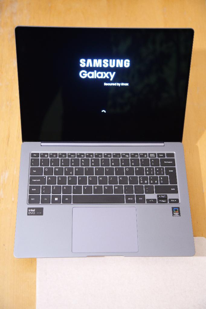 Galaxy Book4 Pro 14" - Ultra 7 - ALS NIEUW - (Qwerty), Computers en Software, Windows Laptops, Zo goed als nieuw, 14 inch, SSD
