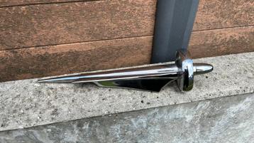 Chrome embleem uit de jaren 50 beschikbaar voor biedingen