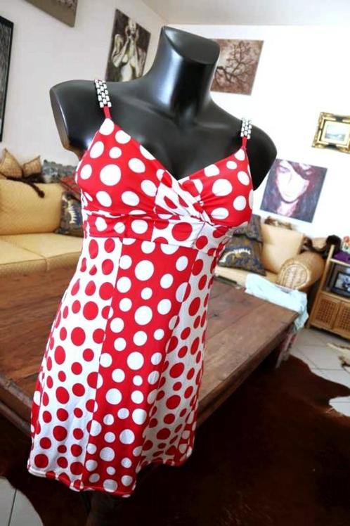opvallend positief creatief rood/wit uitstralende jurk, Kleding | Dames, Jurken, Zo goed als nieuw, Maat 38/40 (M), Rood, Onder de knie