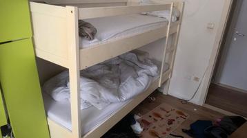 Lit double en vrai bois de qualité beschikbaar voor biedingen