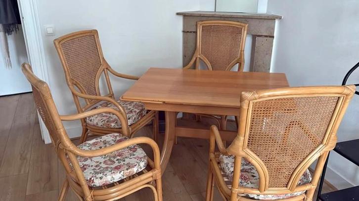 Ensemble de salle à manger en rotin avec 4 chaises, Huis en Inrichting, Complete eetkamers, Zo goed als nieuw, Ophalen