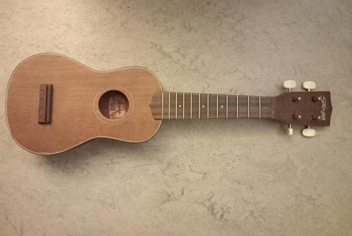 Stagg US40-S sopraanukelele, Muziek en Instrumenten, Blaasinstrumenten | Saxofoons, Gebruikt, Sopraan, Met koffer, Ophalen