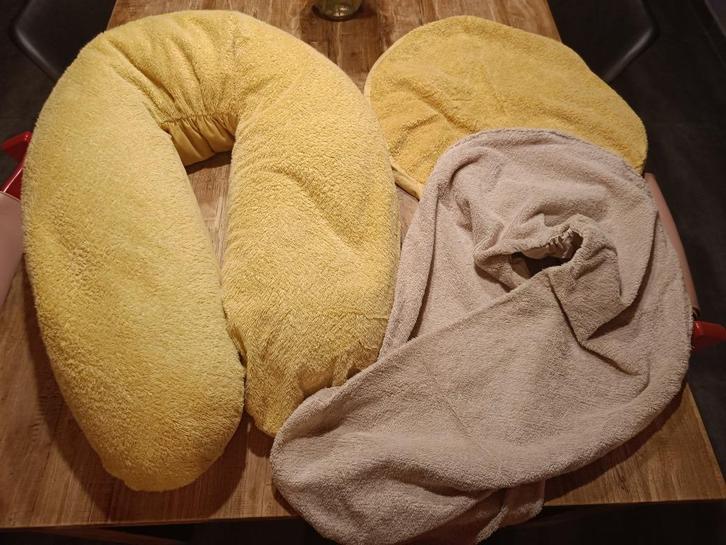 Borstvoedingskussen met extra hoezen, Kinderen en Baby's, Babyvoeding en Toebehoren, Gebruikt, Voedingskussen, Ophalen