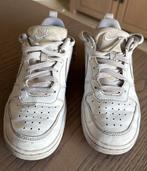 Witte Nike sneakers maat 35,5, Garçon ou Fille, Enlèvement ou Envoi, Utilisé, Chaussures