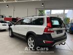 Volvo XC70 2.4 Diesel | 4x4 | Airco | Navi | Euro 5 | Camera, Auto's, Stof, Gebruikt, Wit, 120 kW