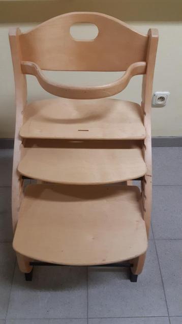 chaise pour bébé  disponible aux enchères