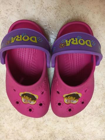 Mooie roze CROCS van DORA maat 8/9 in perfecte staat!, Kinderen en Baby's, Ophalen of Verzenden, Zo goed als nieuw, Crocs, Meisje