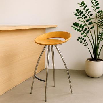 Prachtige Lyra krukken beschikbaar voor biedingen