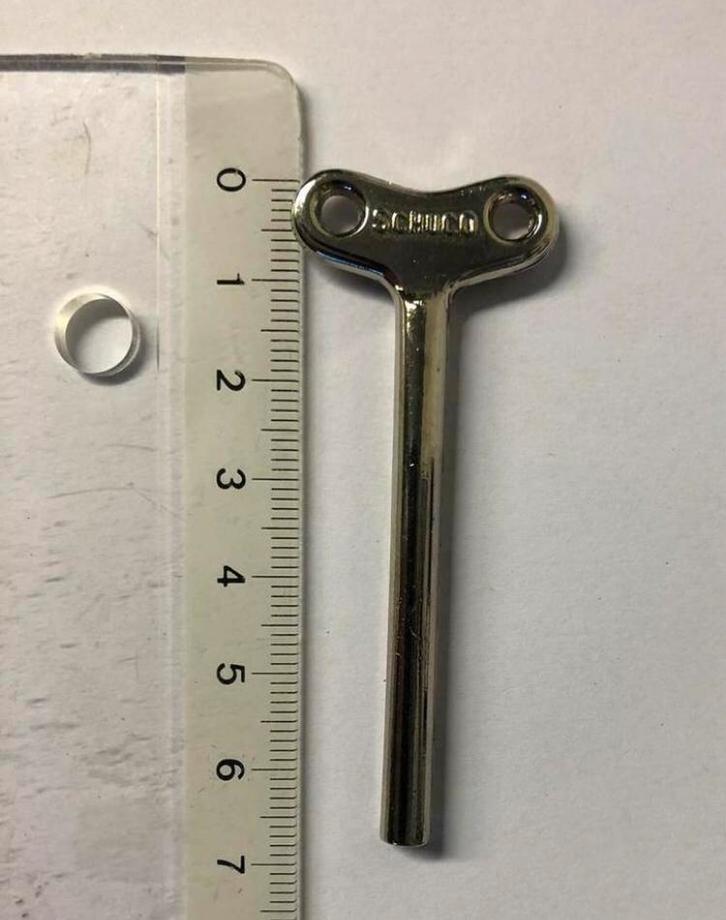 Clé Schuco n 2, une de plus disponible, Antiquités & Art, Antiquités | Jouets, Envoi