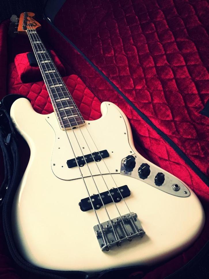 Vintage Fender Jazz Bass (1975), Muziek en Instrumenten, Snaarinstrumenten | Gitaren | Bas, Ophalen