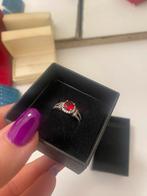 Zylver ring met rood steen, Ophalen, Zo goed als nieuw, Rood