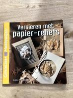 Boekje 'versieren met papier-reliëfs' gratis, Hobby en Vrije tijd, Gebruikt, Ophalen of Verzenden