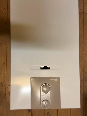 Warm water doorstromer 12 liter aardgas Nieuw nooit gebruikt beschikbaar voor biedingen