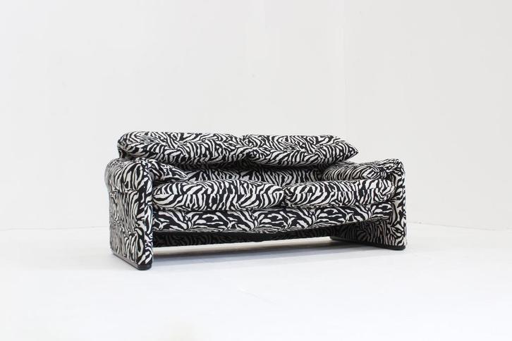 Canapé 2 places Cassina Maralunga Vico Magistretti, Antiquités & Art, Antiquités | Meubles | Chaises & Canapés, Enlèvement