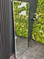 Twee kapper stoelen en twee kapper spiegels, Ophalen of Verzenden, Zo goed als nieuw