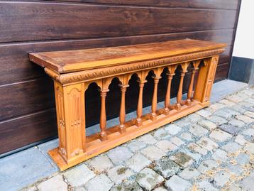 antieke houten communiebank uit Kerk  beschikbaar voor biedingen