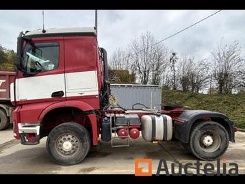 Vrachtwagen tractor 4x4 Mercedes Arocs 2045 AS (2015 - 597.4 beschikbaar voor biedingen