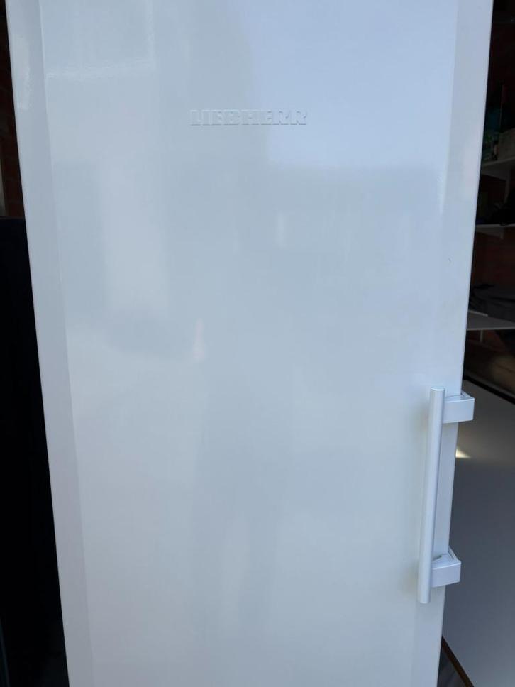 Liebherr grote vrijstaande koelkast, Elektronische apparatuur, Koelkasten en IJskasten, Zo goed als nieuw, Zonder vriesvak, 200 liter of meer